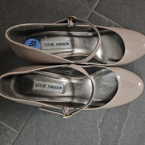 Steve Madden Patent Leather Nude Mary Janes - Picture 3 of 3